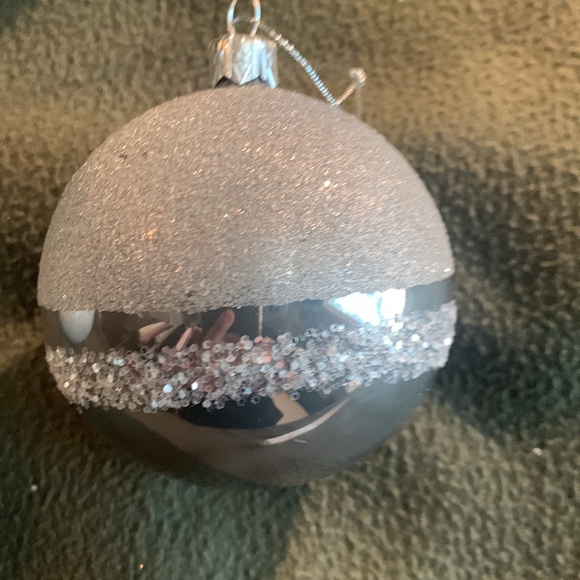 Gorgeous handcrafted European 3” glass ornaments. 2 white, 2 silver w/ glitter - Picture 6 of 6